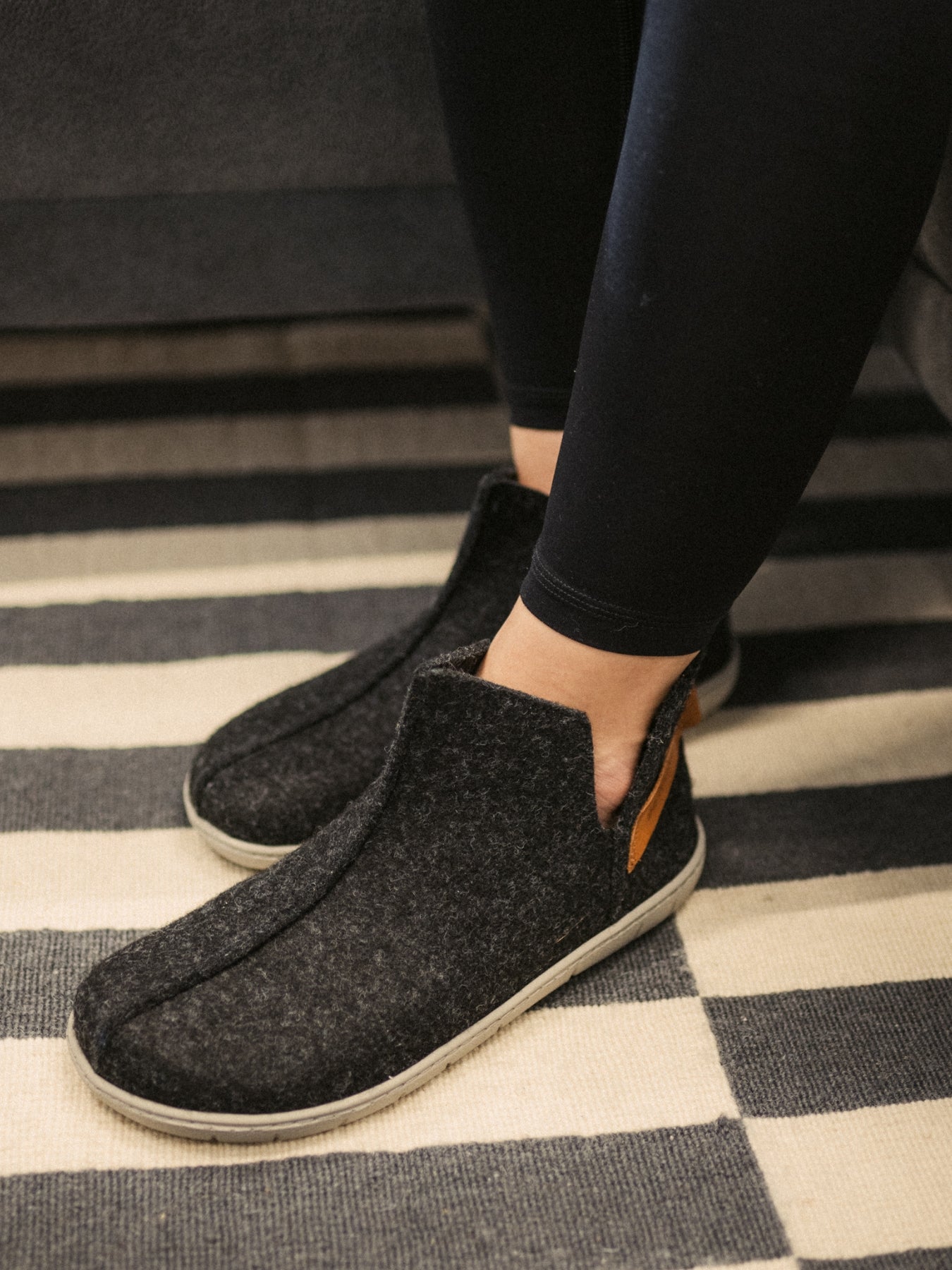 Barefoot slippers Be Lenka Chillax - Ankle-cut - Black