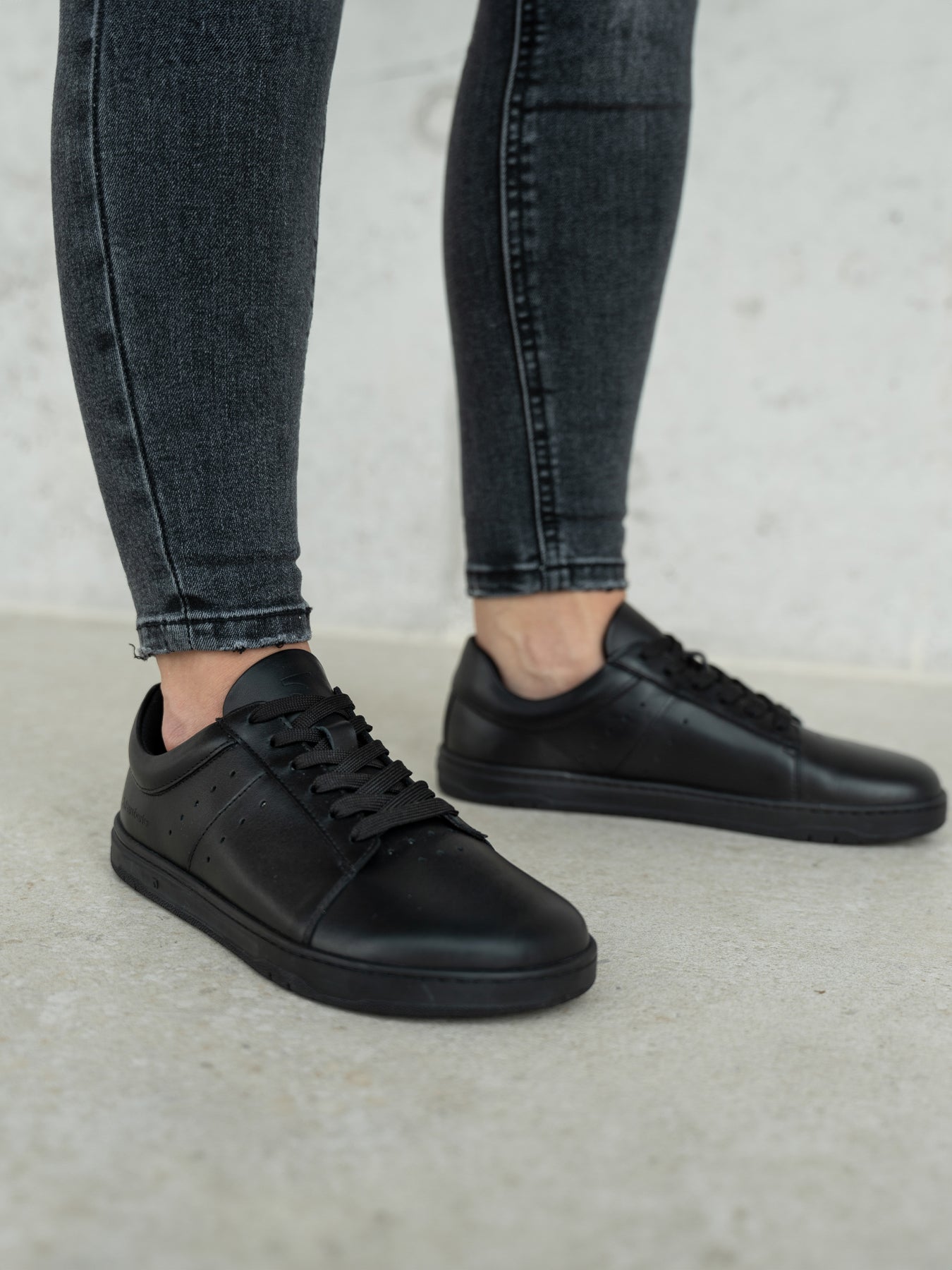 Barefoot Sneakers Barebarics Enigma - All Black - Barefoot Shoe Store