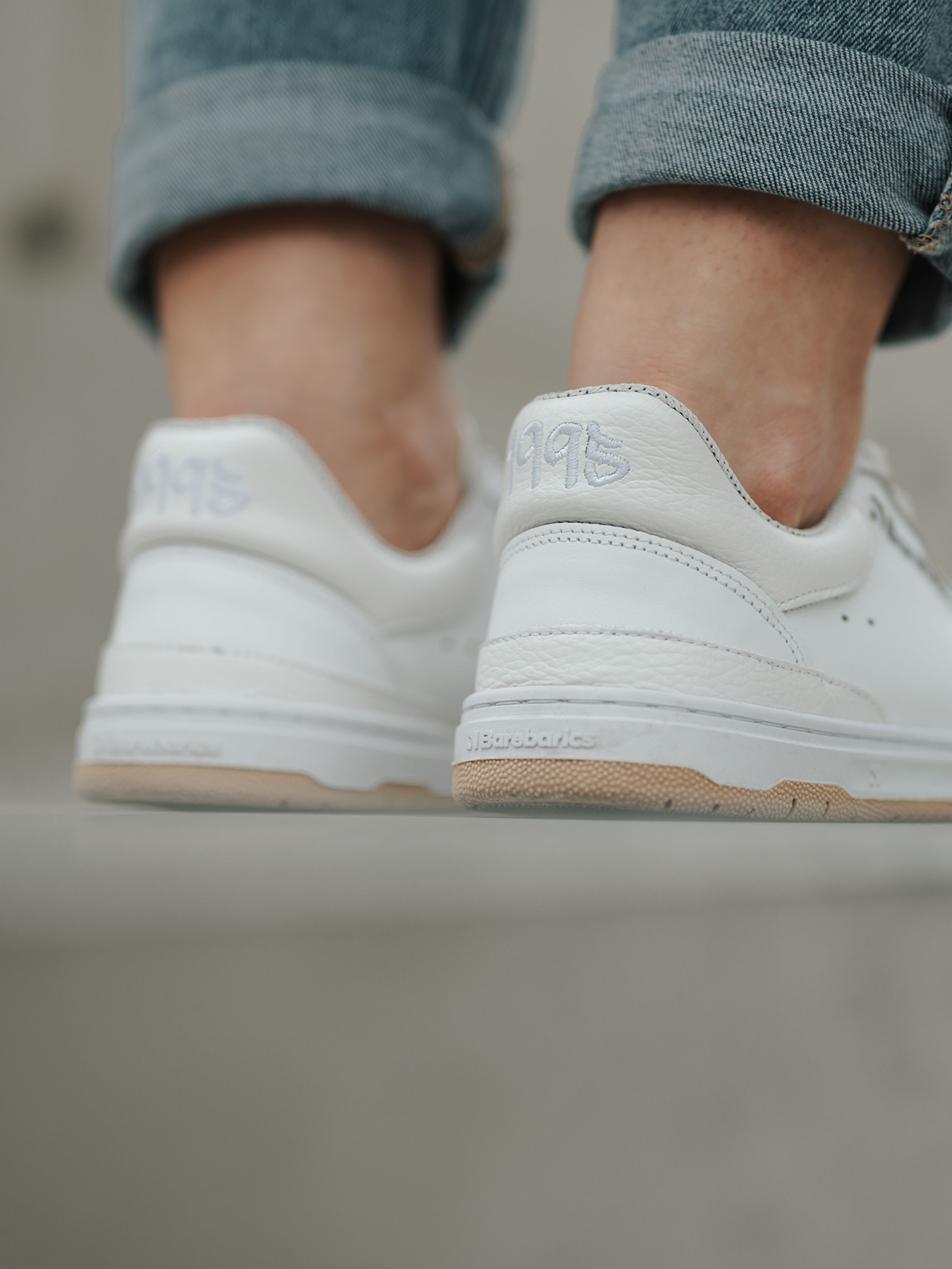 WAVE: all white size eu 45
