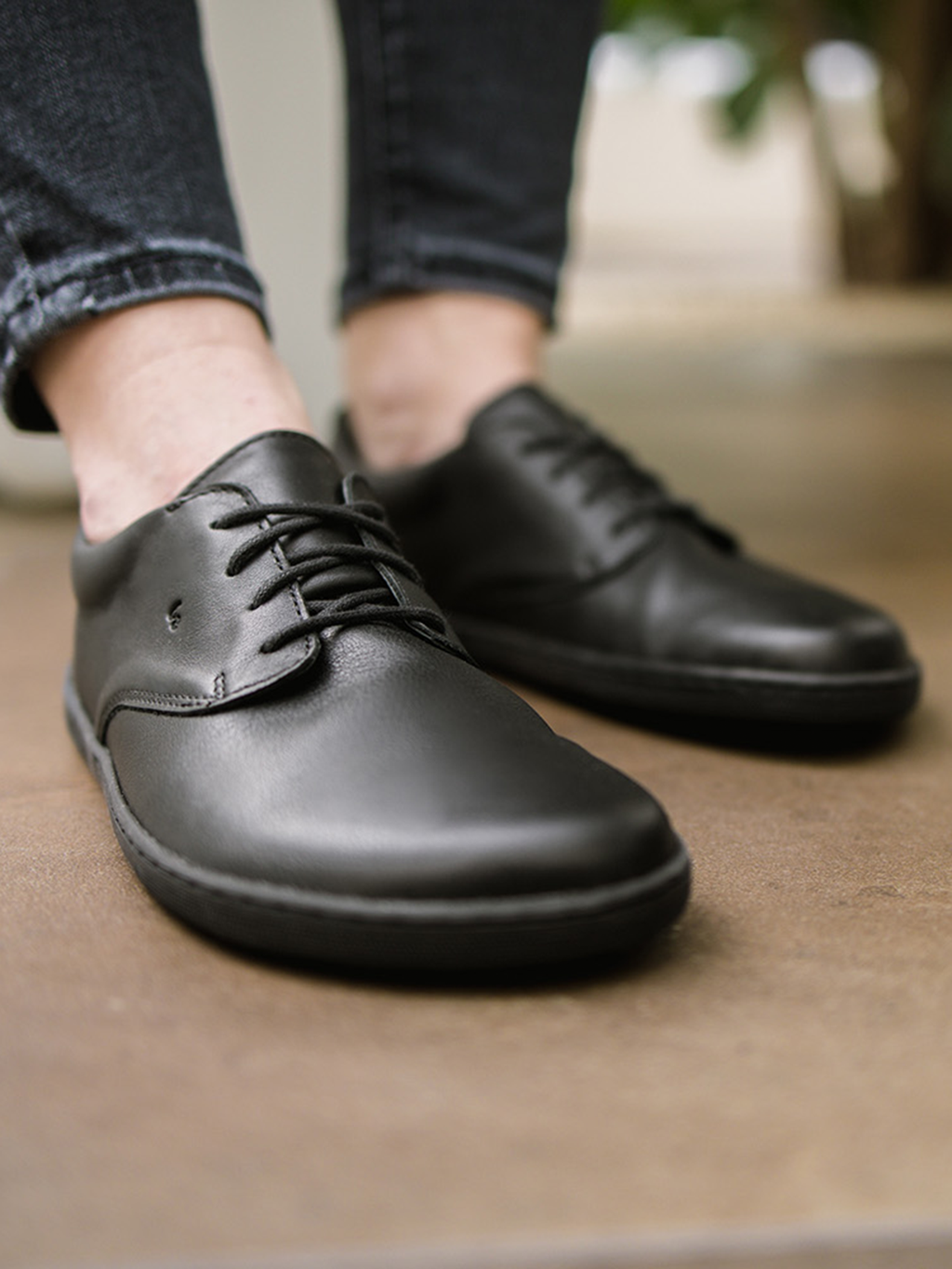 CITYSCAPE: all black size eu 44