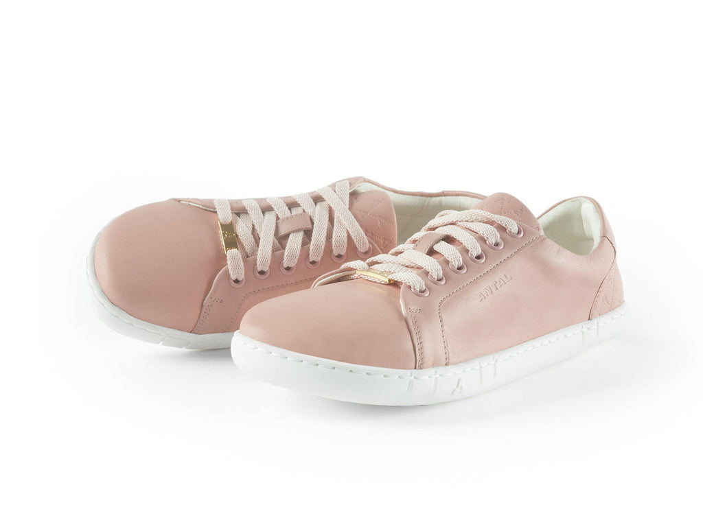 Antal Amanda Peach.