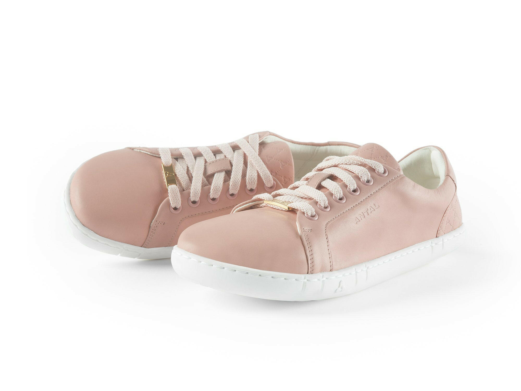 Antal Amanda Peach.