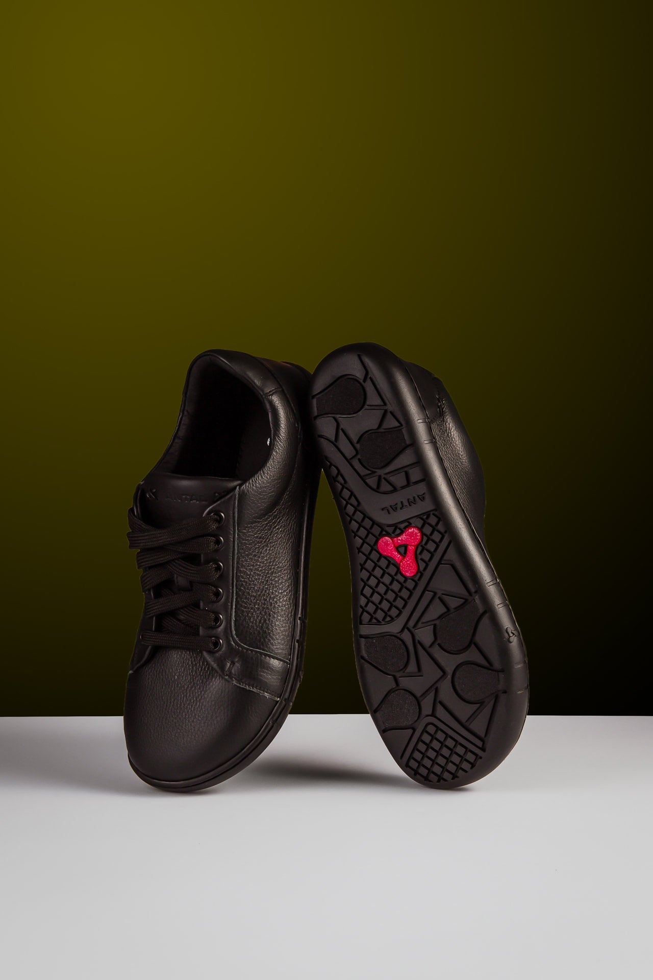 Antal Camino Black.