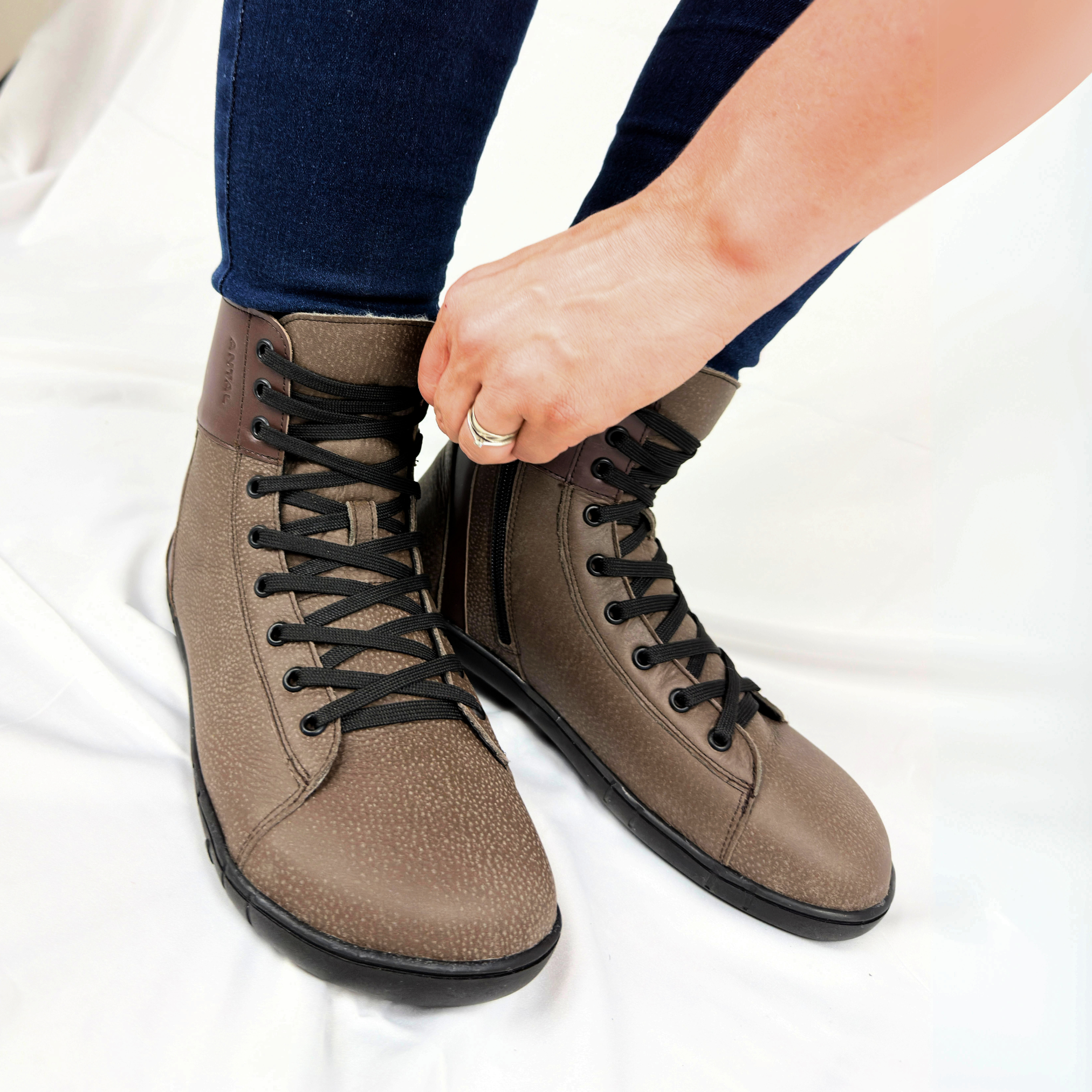 Antal Lanapura Brown.